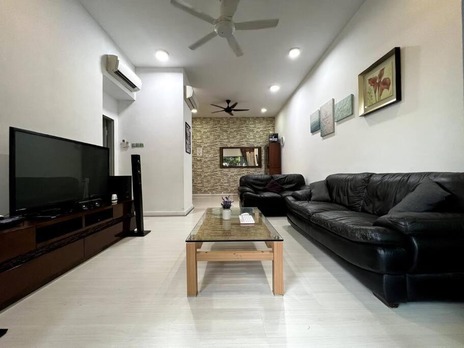 Apartment Luxury The Loft Comfort & Convenient Homestay 4 *